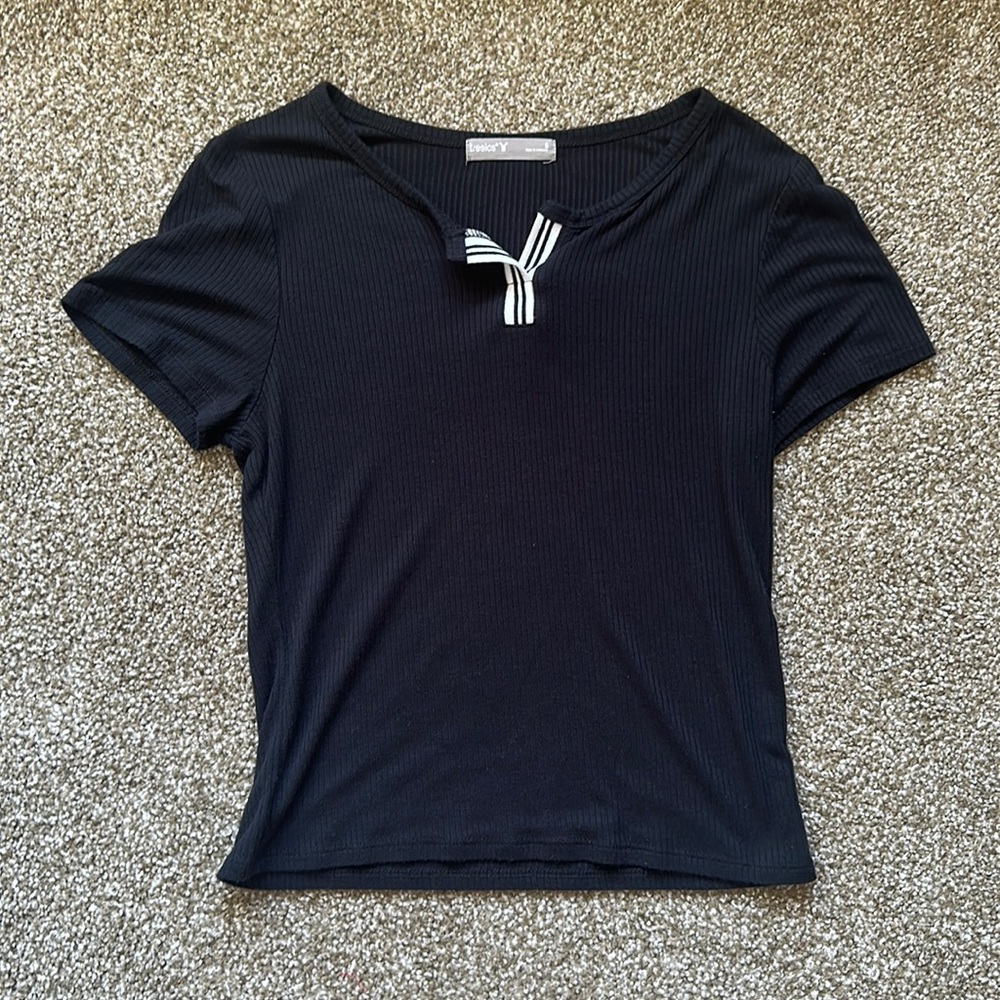 Tresics Ribbed Notch-Neck Tee